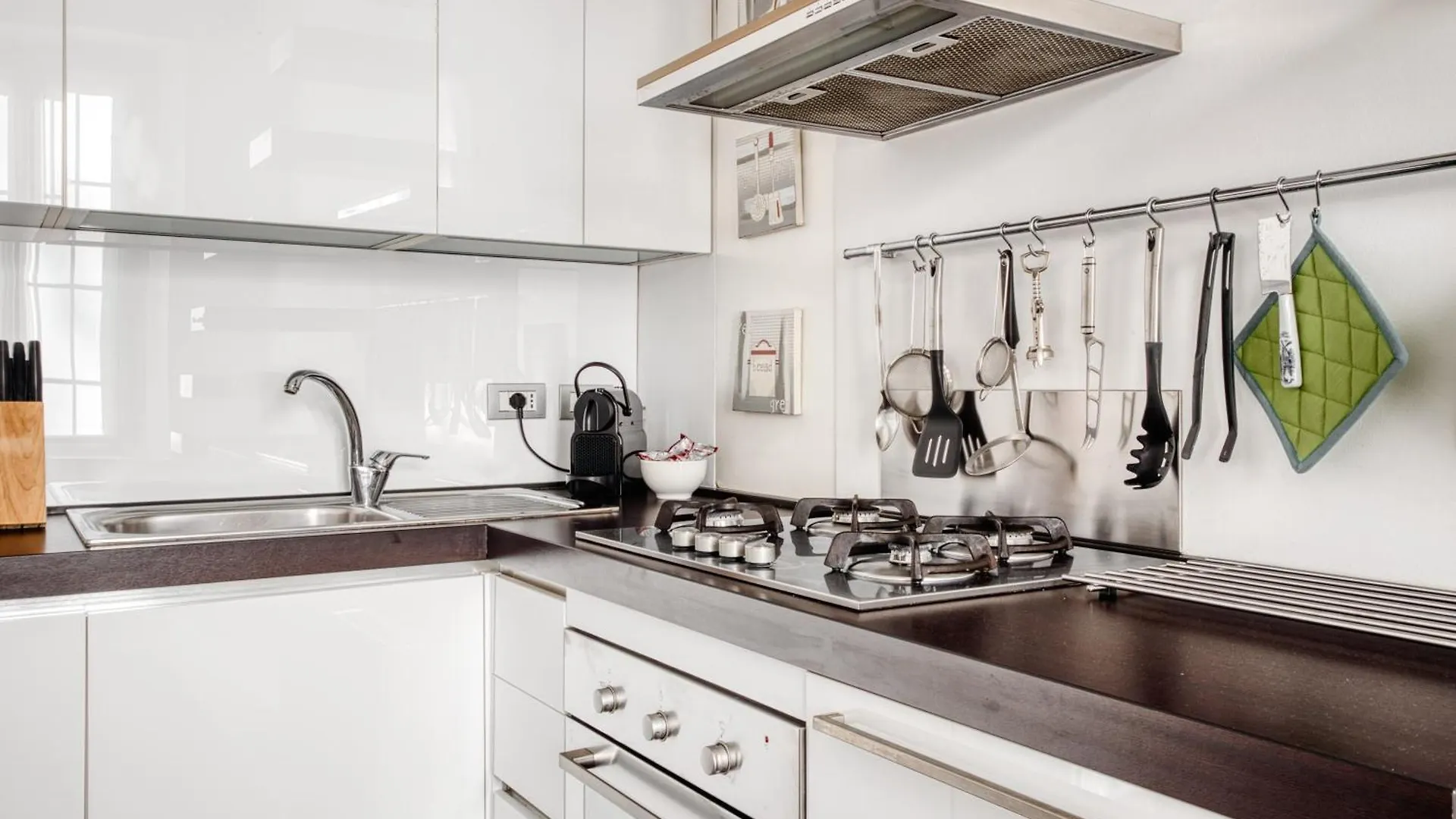 Stylish Top-Floor Apt; Milano Design Disctrict 0*, 밀라노